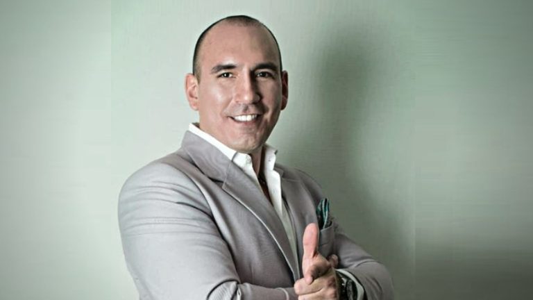 Rafael Fernández se luce con su novia aeromoza y se van de ‘luna de miel’ a Argentina: «De la manito»