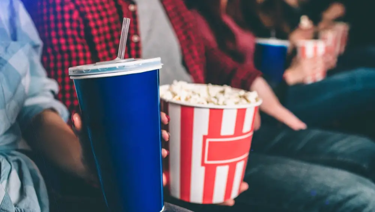 Podrás llevar alimentos al cine si son parecidos a los que venden en la confitería