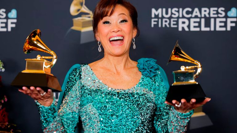 A los 65 años, Mimy Succar brilla con dos Grammys y un regreso triunfal a la música